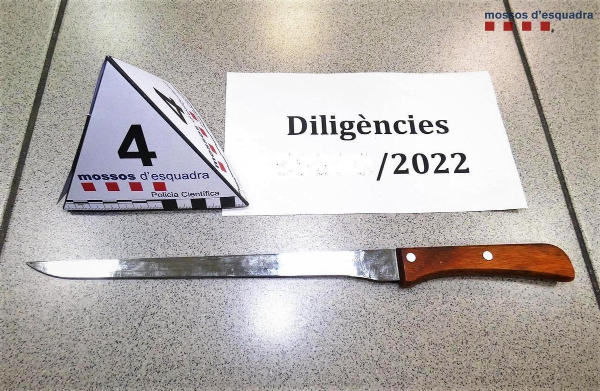 Cuchillo intervenido por los Mossos d'Esquadra a un ladrón de L'Hospitalet de Llobregat.