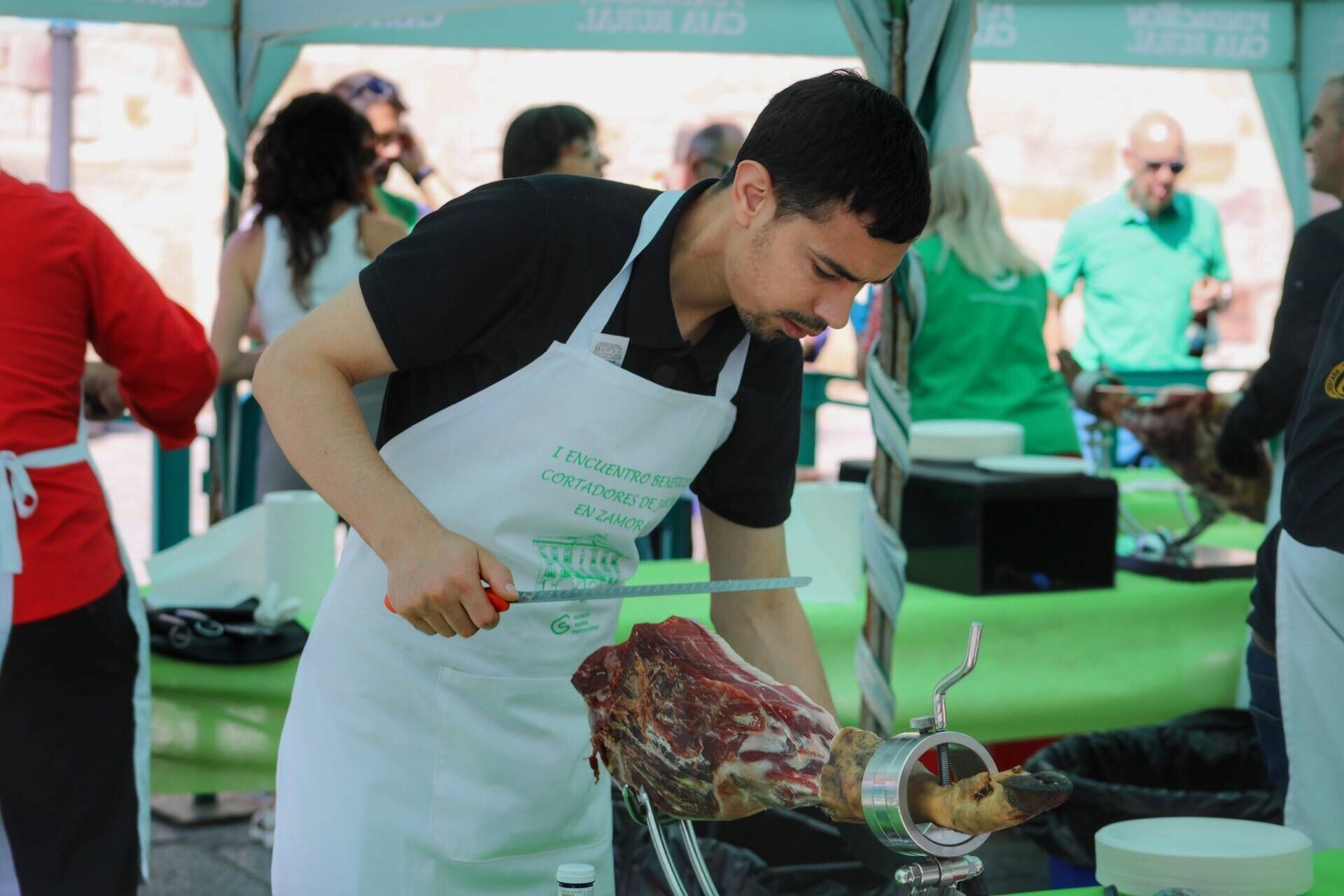 Zamora. I Encuentro Benéfico de cortadores de jamón de Zamora, a beneficio de AECC