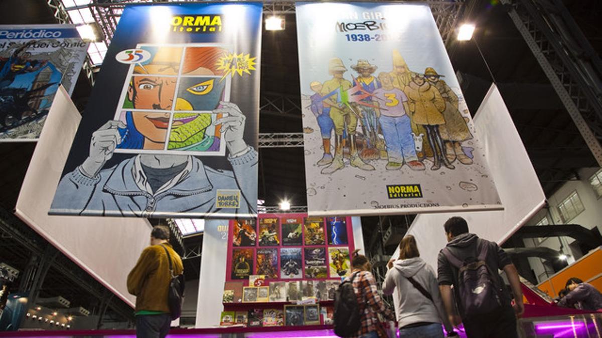 El estand de Norma Editores en el Salón del Cómic, con carteles de Moebius.