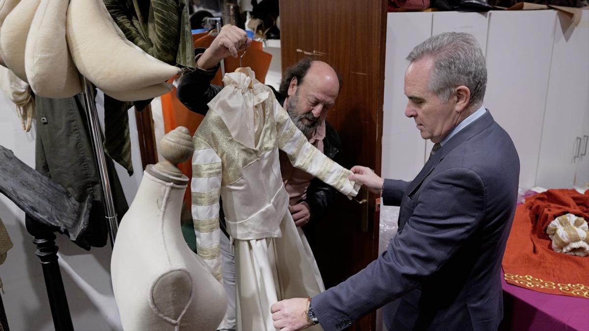 Preparación del desfile sobre la boda de Carlos V e Isabel de Portugal en el Día de Andalucía