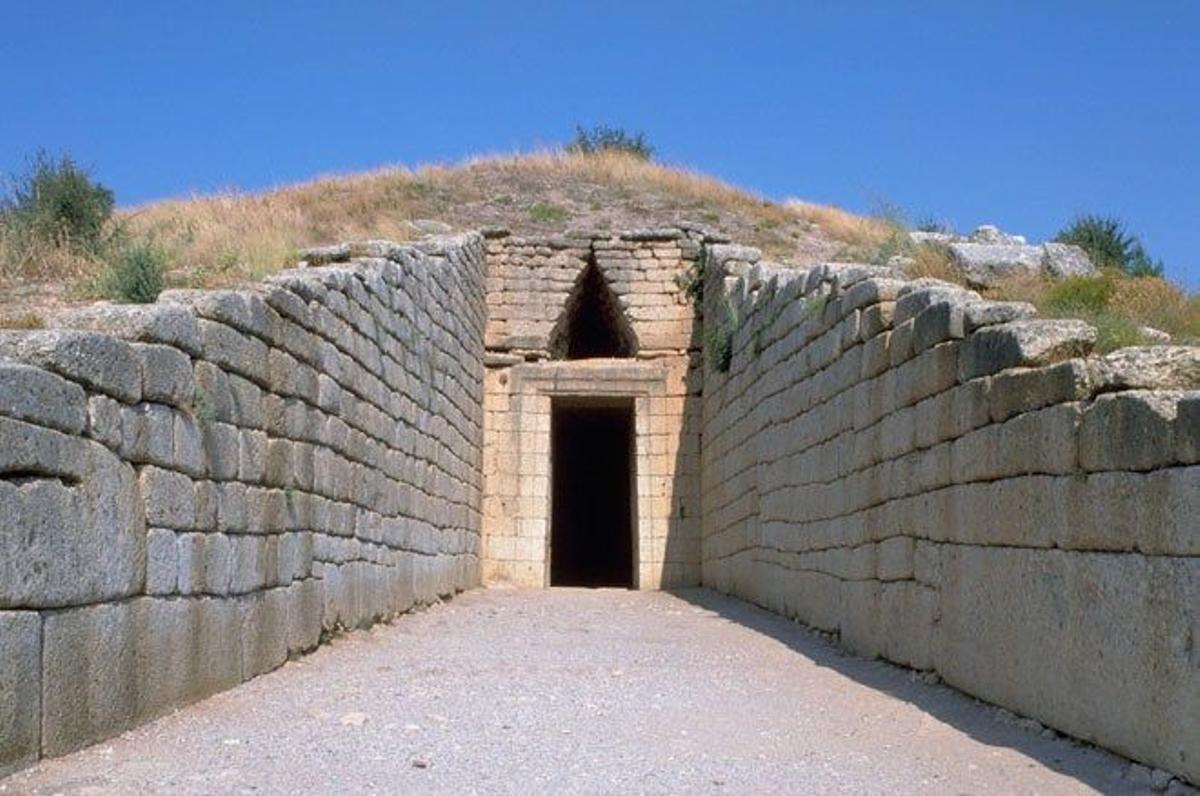 Tesoro de Atreo o tumba de Agamenon, a las afueras de Micenas.