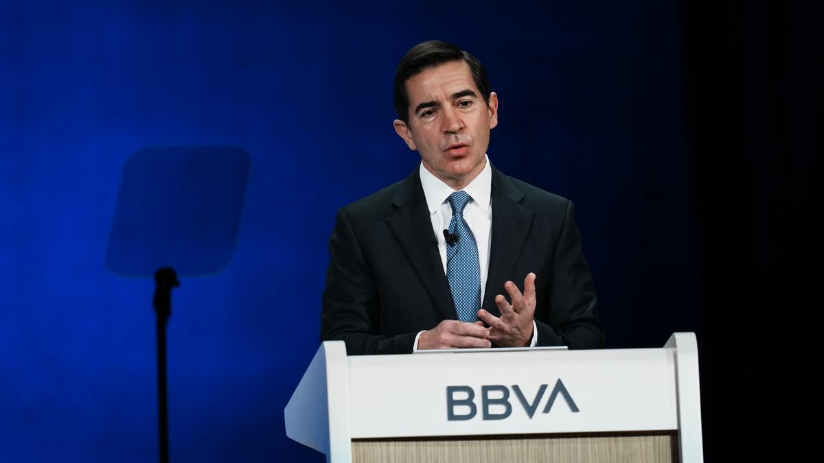 El presidente de BBVA, Carlos Torres Vila, durante una Junta General de Accionistas del BBVA en marzo de 2024.