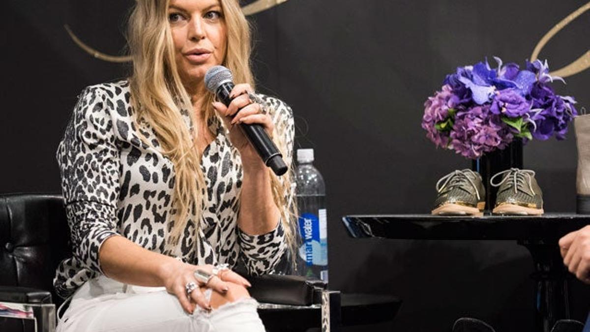 Fergie presentó su colección de zapatos en unos grandes almacenes de Nueva York