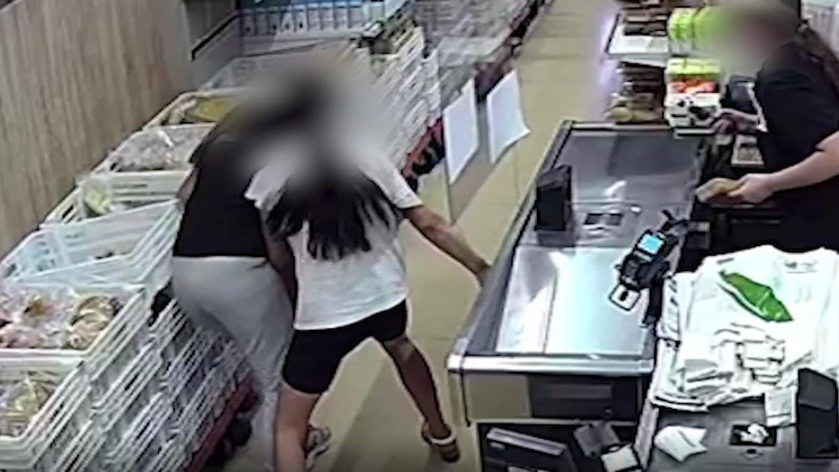 Detinguda per robar amb violència a un supermercat de Martorell