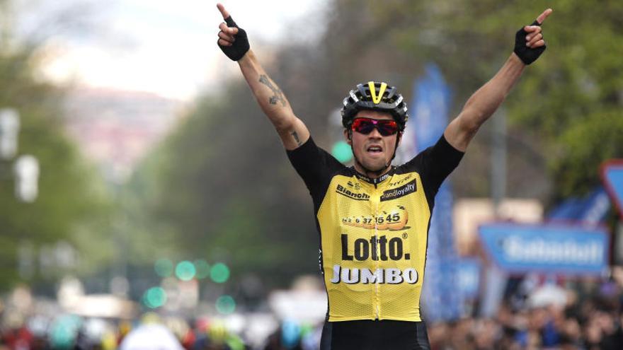 Roglic celebra su triunfo de etapa