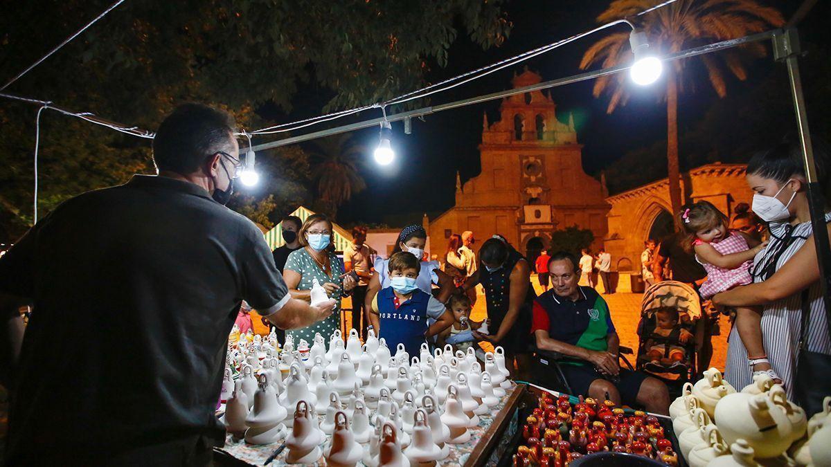 Puesto de campanitas en la Velá