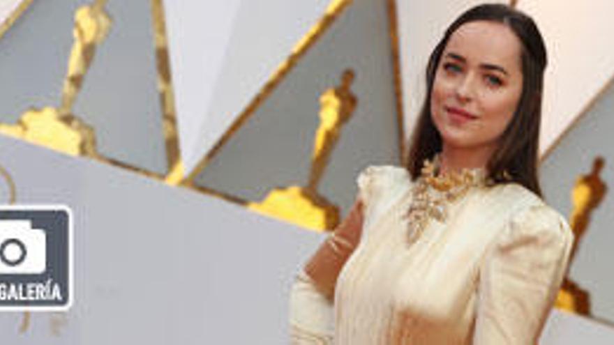 Dakota Johnson, una de las más criticadas por su vestido.