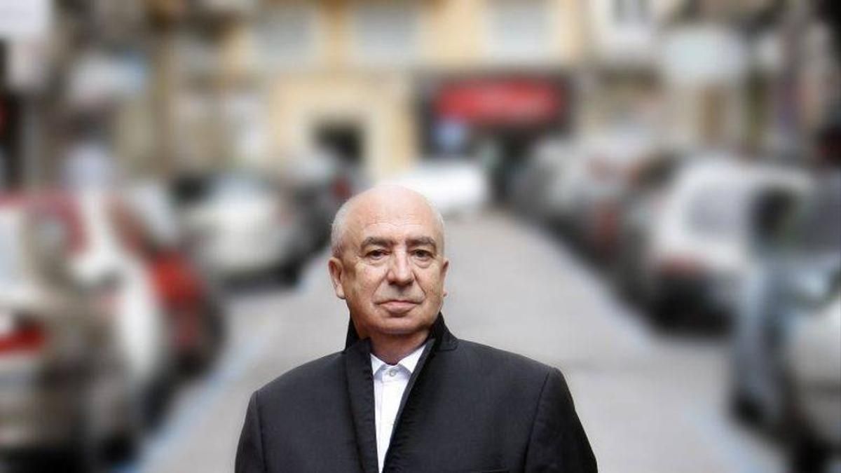 El poeta zaragozano Ángel Guinda falleció en 2022.