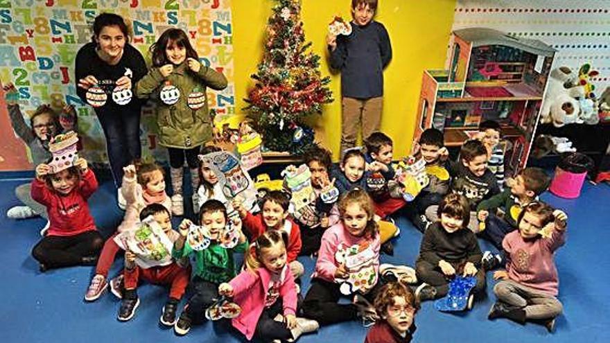 Taller de adornos con niños de Abegondo