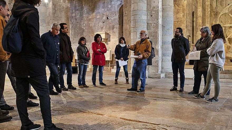 El recorregut visita els dos monetirs benedictins de Girona.