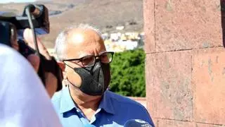 El presidente de La Gomera sugiere bombardear el volcán de La Palma y luego matiza