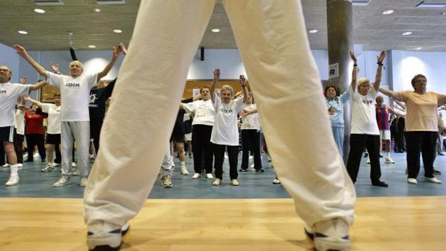 Una clase de ejercicio físico.