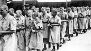 Presas usadas como trabajadoras esclavas en Auschwitz para la empresa I.G. Farben.