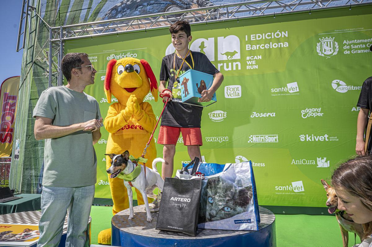 CAN WE RUN BARCELONA. La carrera organizada por Prensa Ibérica y El Periódico de Catalunya con la colaboración de Sport ,  donde las personas y sus mascotas perrunas corren en familia