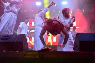 Videos | Los Inhumanos pone el cierre más loco a los conciertos de la feria de Plasencia