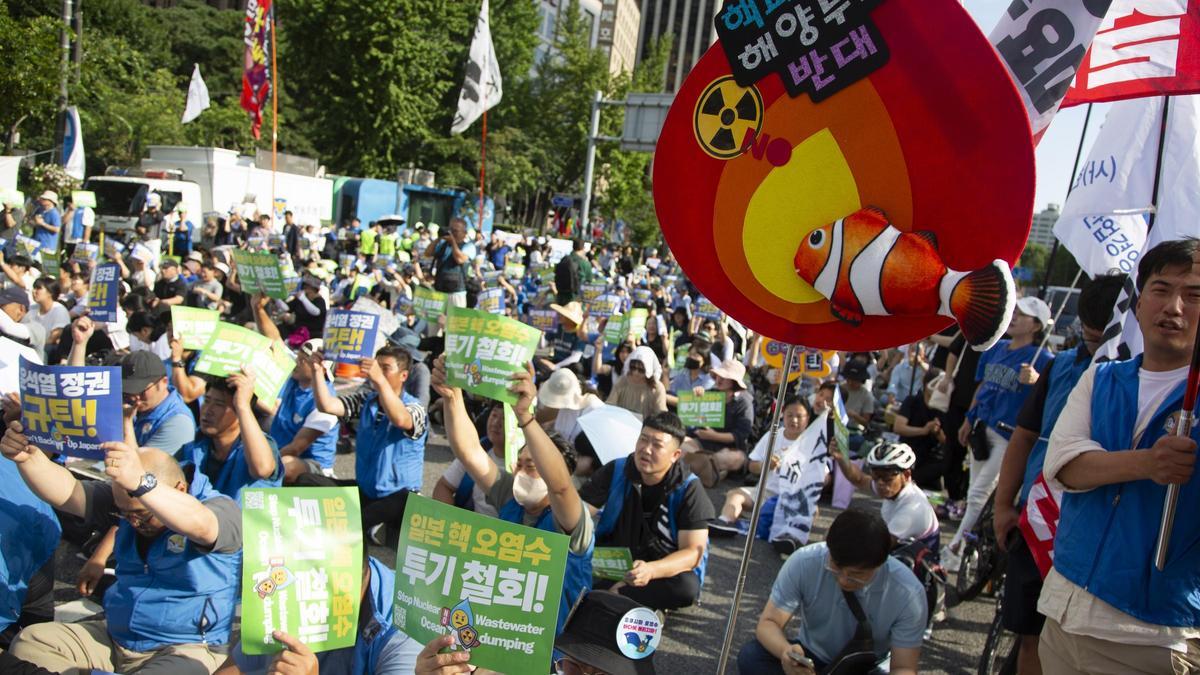 Manifestación en contra de verter el agua contaminada de Fukushima al mar