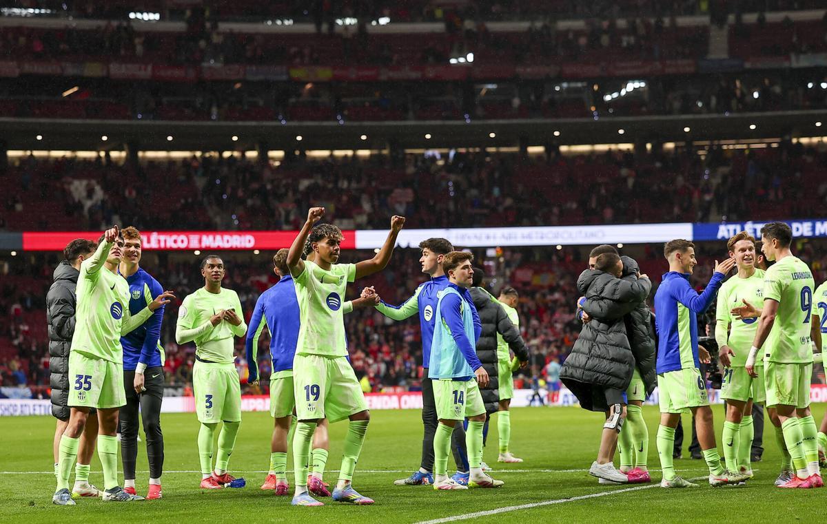 Flick y los jugadores lo celebraron por todo lo alto en el césped del Metropolitano Flick y los jugadores lo celebraron por todo lo alto en el césped del Metropolitano
