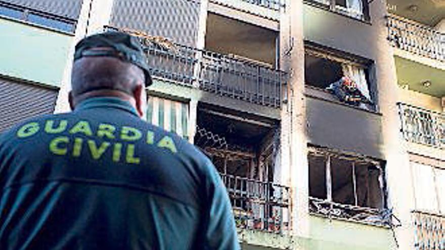 Dos muertos, nueve heridos y 40 desalojados en un incendio en Castellón