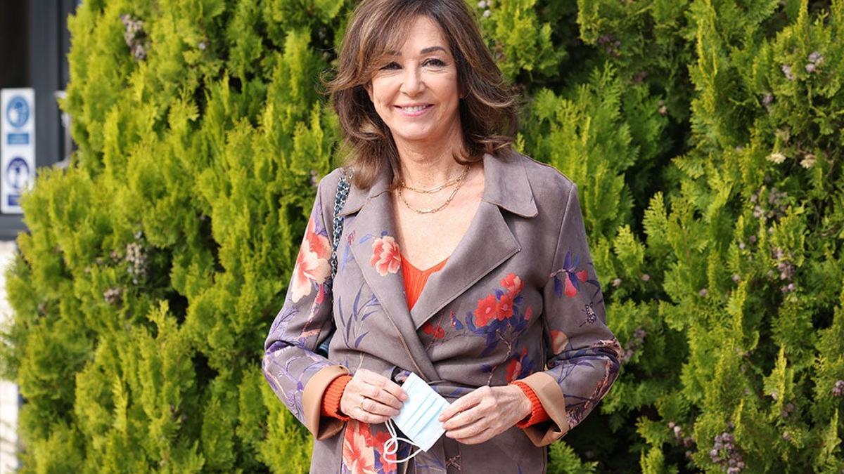 Ana Rosa Quintana en la puerta de Mediaset