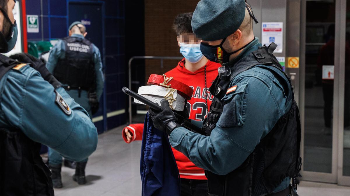 La Policía blinda Madrid para evitar posibles reyertas entre bandas juveniles.