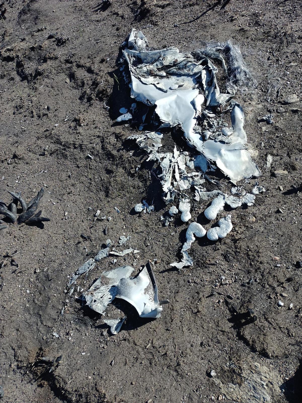 Repuesto el monolito y rescatadas piezas del avión siniestrado en Moncalvo