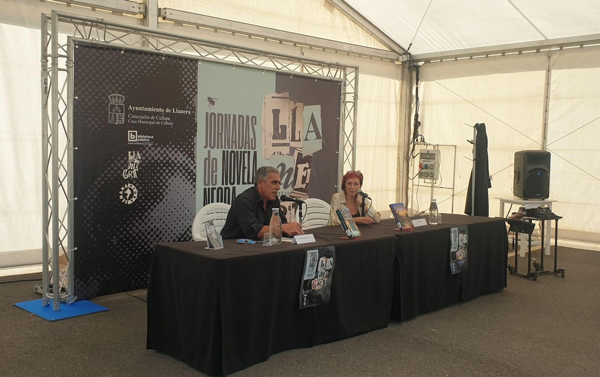 Elia Barceló y Alejandro M. Gallo, durante la presentación