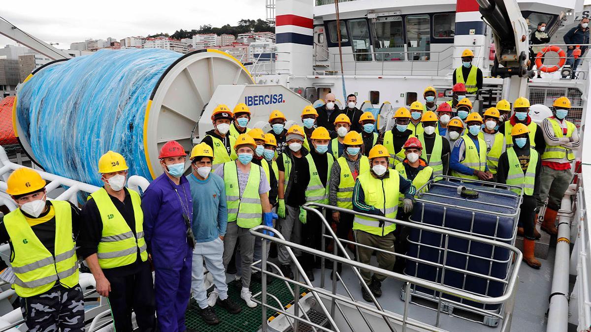 Salida del buque Argos Cíes ayer desde Vigo para Malvinas