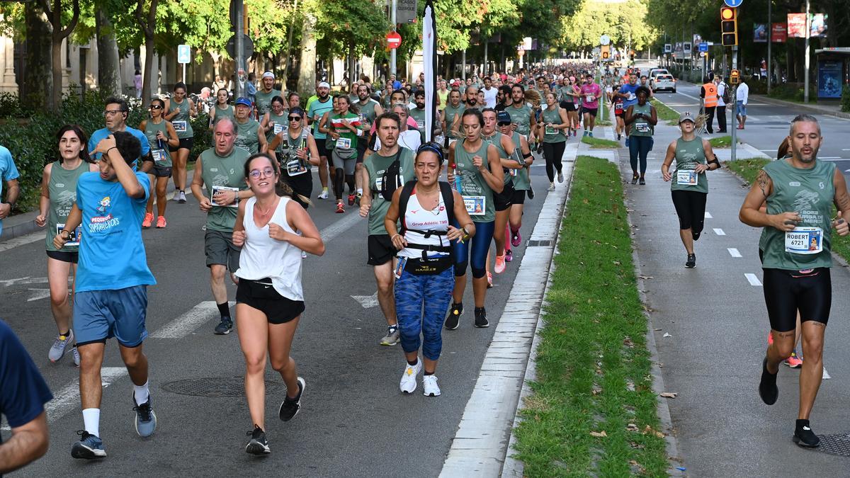 La Cursa de la Mercè 2022 desciende por el paseo de Sant Joan.