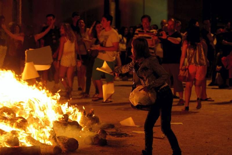 Noche de fuego en los barrios