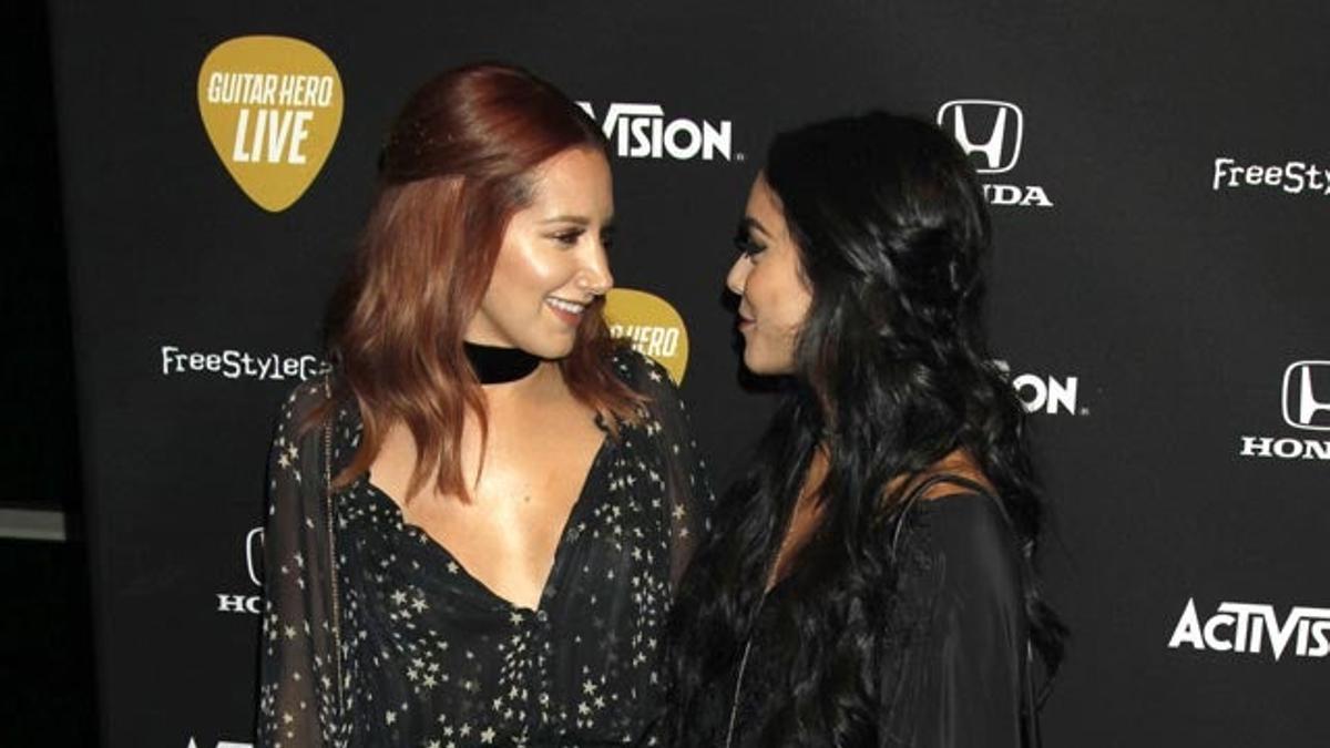 Ashley Tisdale y Vanessa Hudgens en la fiesta de lanzamiento de lo nuevo de 'Guitar Hero'