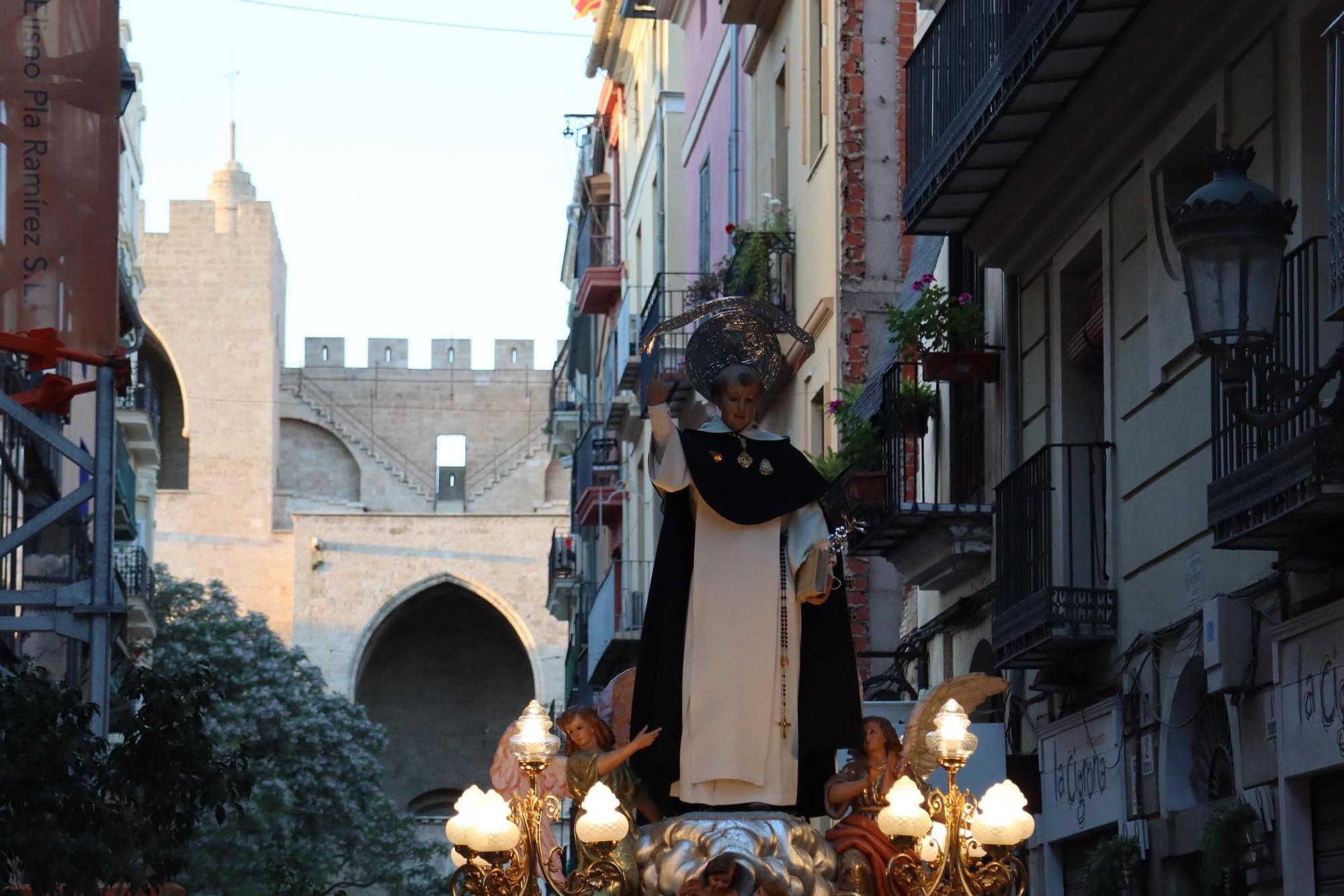 Séquito fallero para el Sant Vicent del Carmen