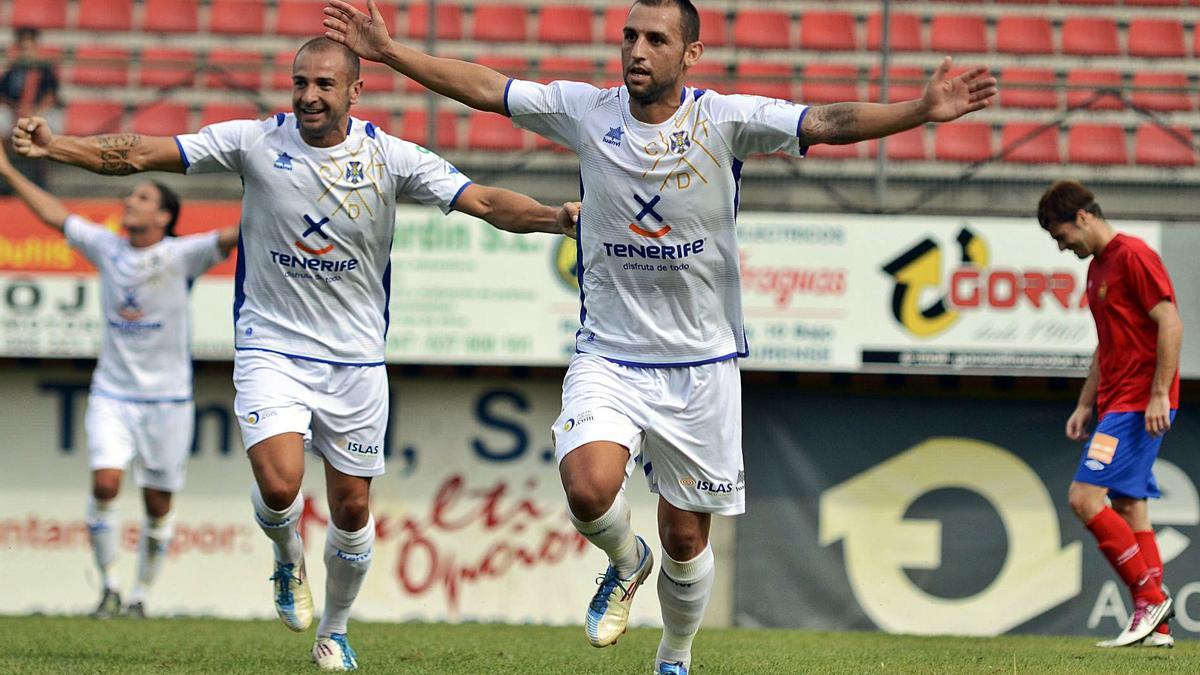 Luismi Loro y Chechu, cuando el Tenerife ganó sus dos primeros partidos a domicilio, el segundo, gracias a un 2-3 en el campo del Ourense.