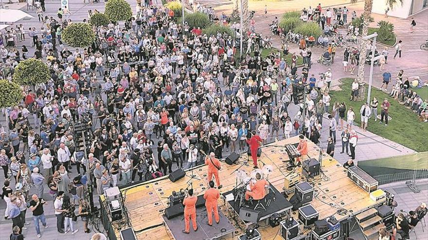 Benicàssim despide su VIII Festival de Blues desde la playa del Torreón