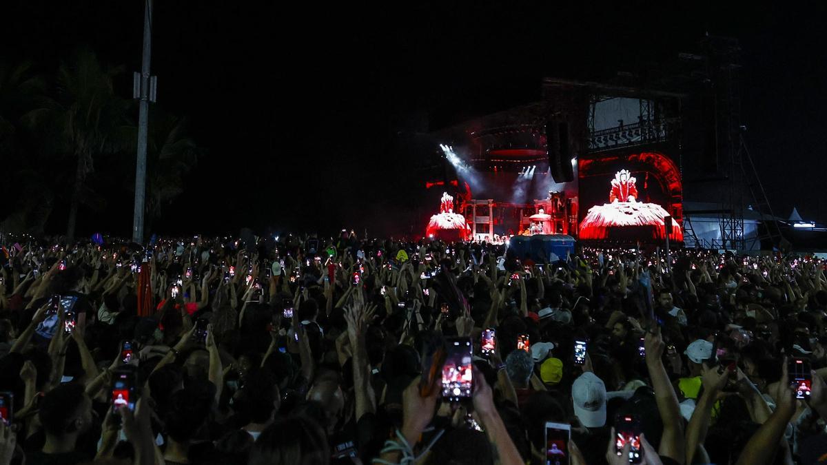Lady Gaga enloquece a 1,6 millones de fanáticos con su 'ópera gótica' en Copacabana
