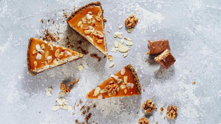 Tarta de queso y turrón sin horno: el postre perfecto para los más golosos