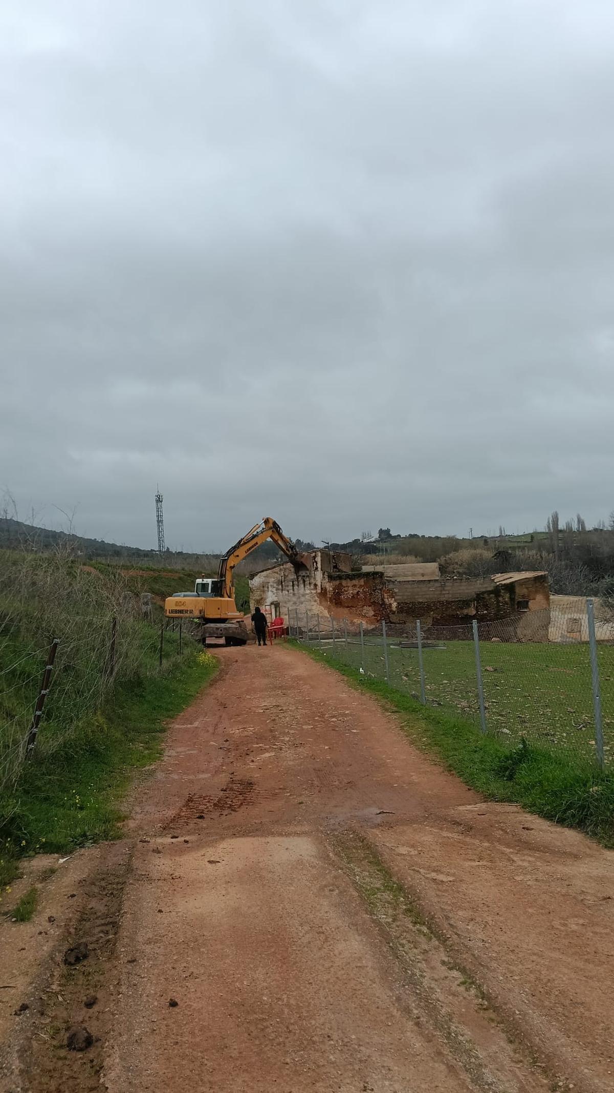 Galería | Comienzan los derribos en la calle Alto de Fuente Fría de Cáceres