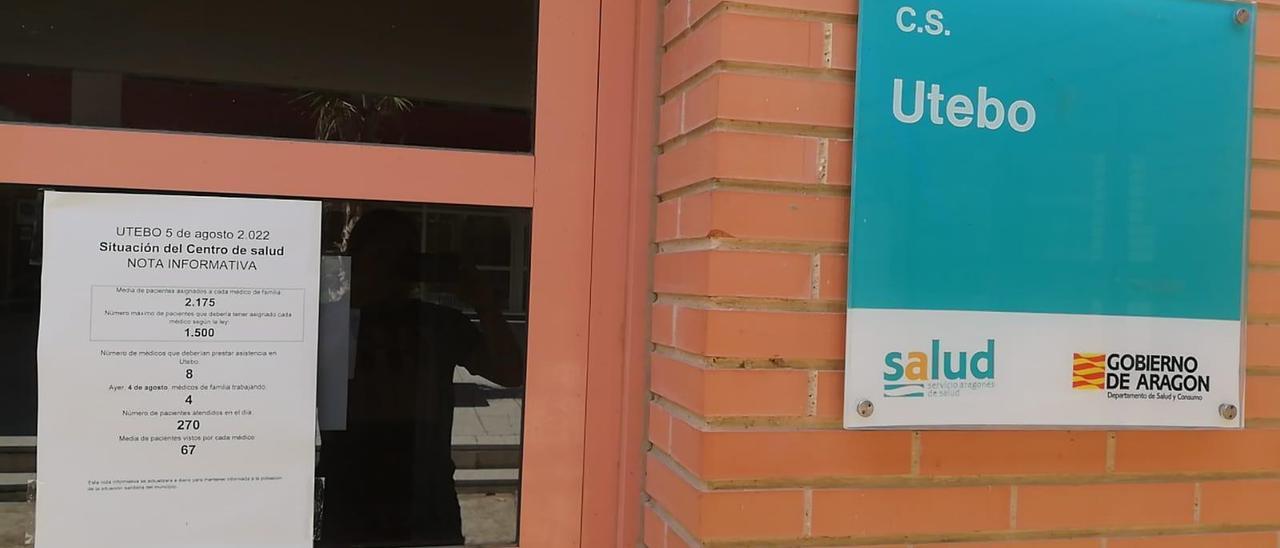 Cartel en el centro de salud de Utebo donde se alertaba, el 5 de agosto, de la situación &quot;crítica&quot; del centro.