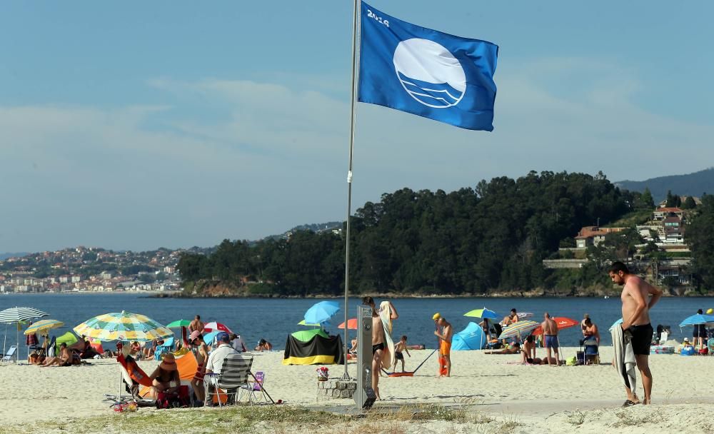 A Ladeira muestra su bandera azul // Marta G. Brea