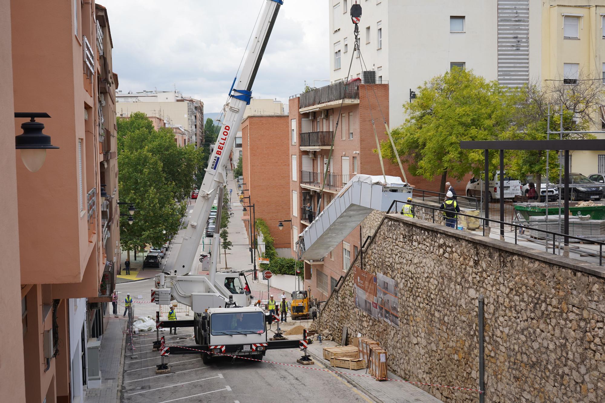 Inician el montaje de las escaleras mecánicas del Mercat de Ontinyent