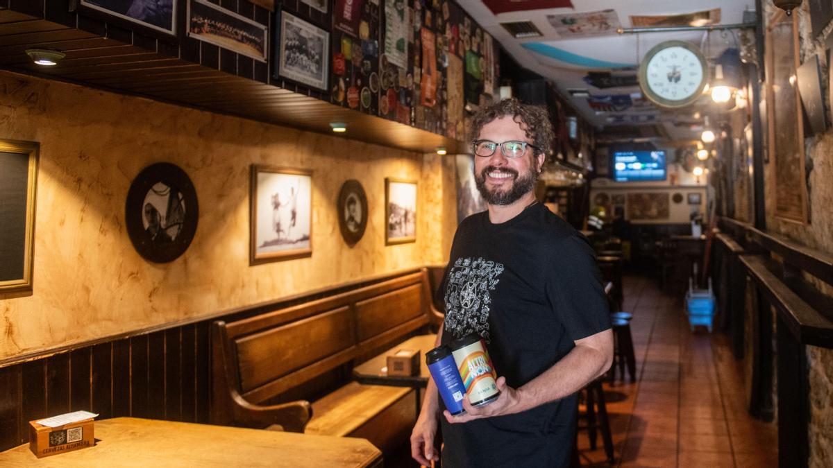 O bar máis 'folkie' da Coruña enfila os 30 anos no Orzán: "Só quedamos nós"