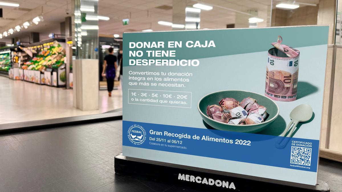 Donación en caja en la Gran Recogida de Alimentos en Mercadona