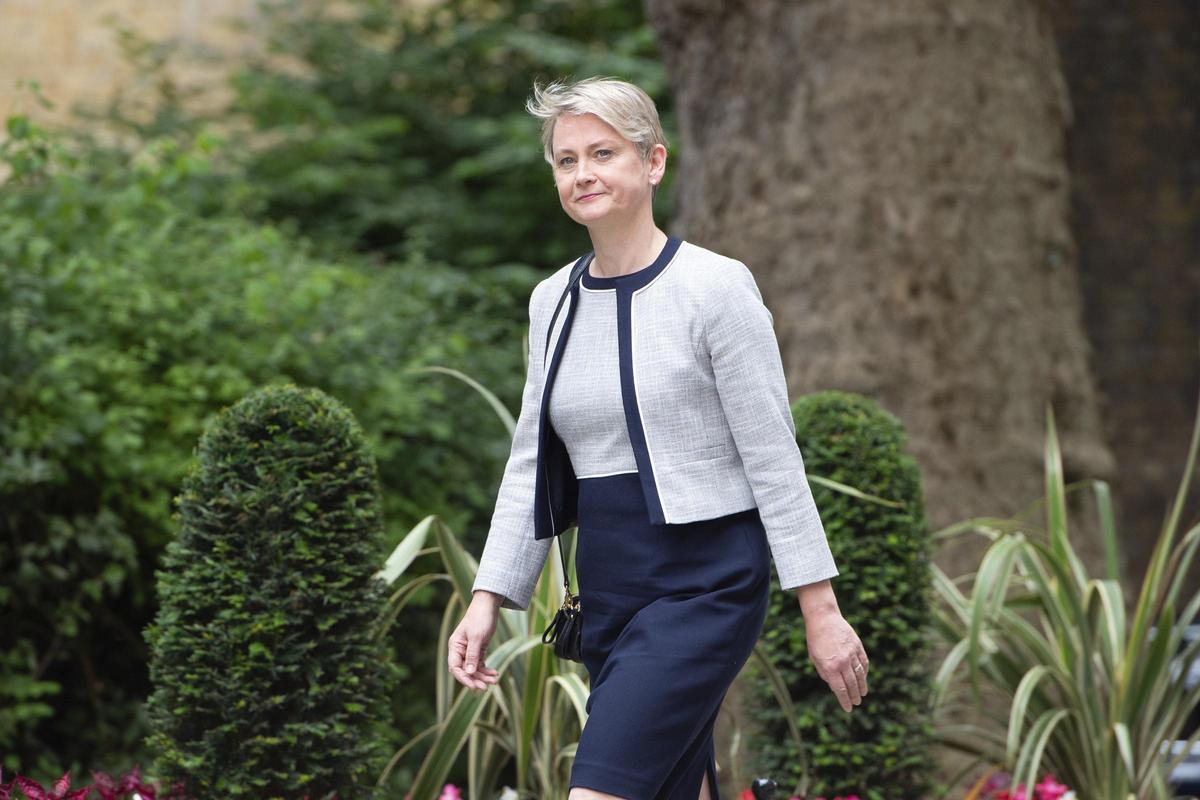 Yvette Cooper, nueva ministra de Interior británica, llegando a Downing Street