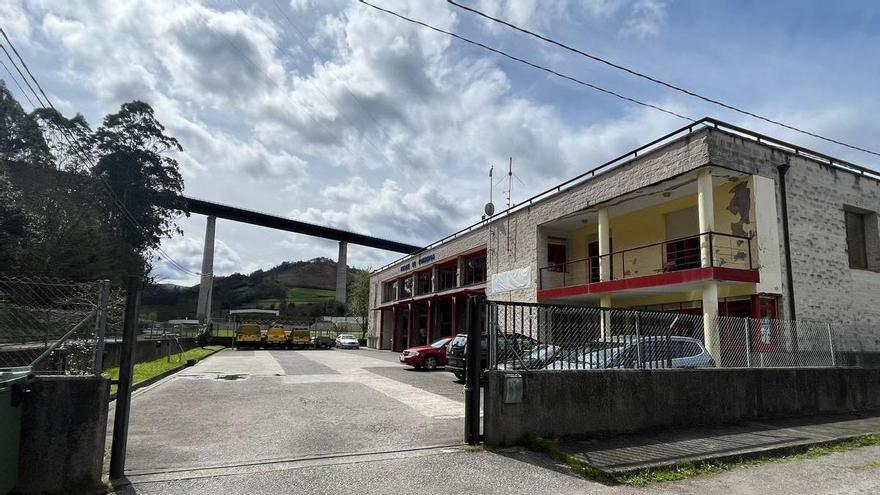 Valdés lleva al pleno su propuesta para trasladar el parque de bomberos del barrio de La Capitana al polígono de Almuña