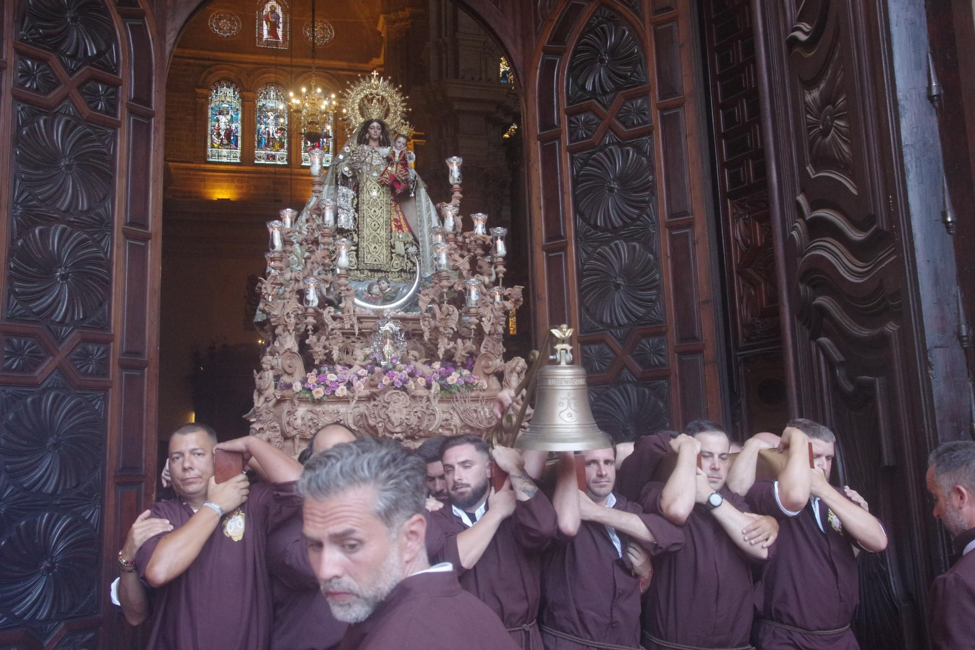 La procesión de la Virgen del Carmen Coronada de El Perchel, en imágenes