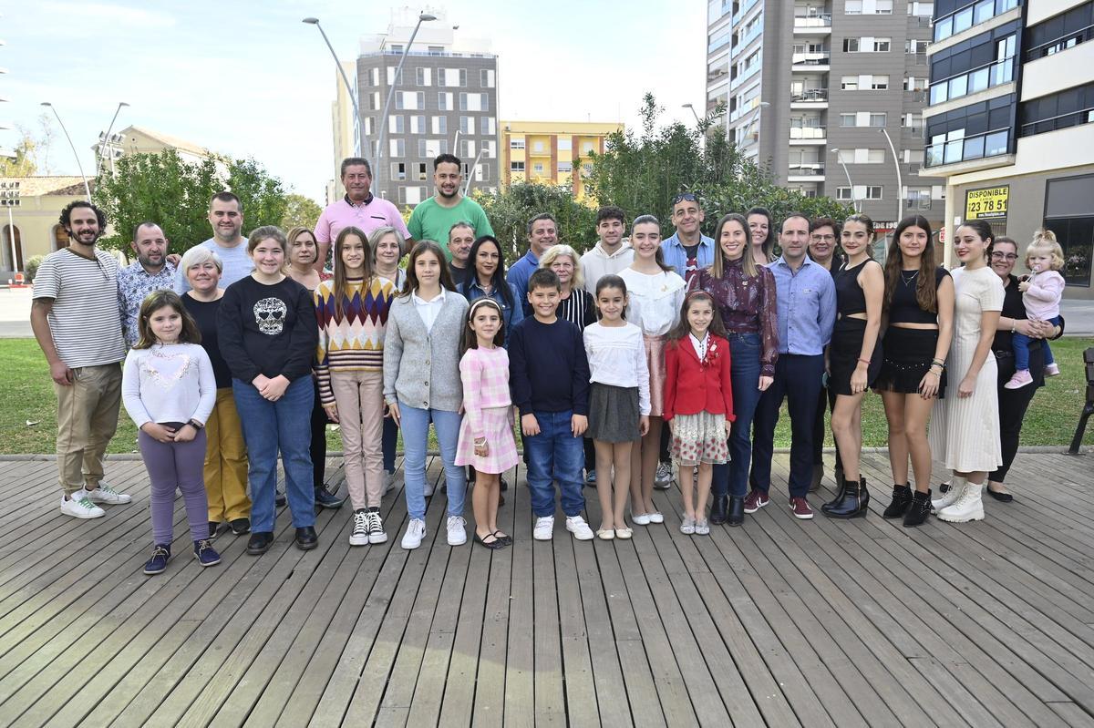 La gaiata 18, al completo, en la plaza España.