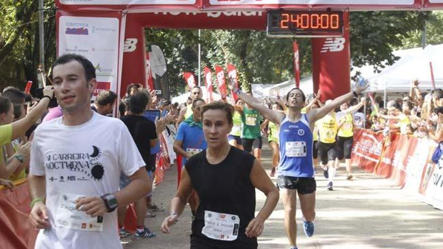 Corredores alcanzan la meta de las &#039;24 horas de Vigo&#039;. // Jorge Santomé