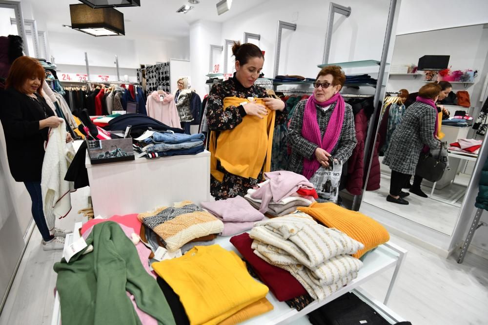 Sucesos en Pontevedra | Inventario de daños tras el reventón de una tubería en el centro