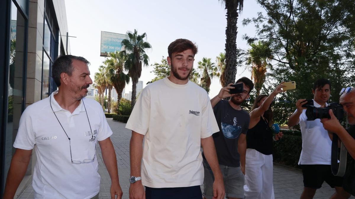 Nico, tras superar el examen médico del Valencia CF