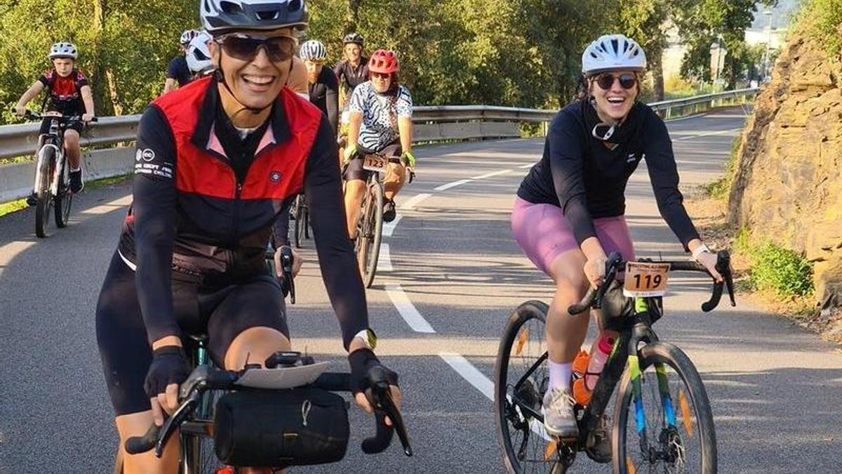 Ciclistes a la carretera dels Àngels