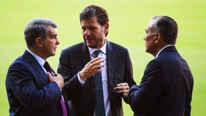 Joan Laporta con Mateu Alemany y Rafael Yuste, en Sant Joan Despí.